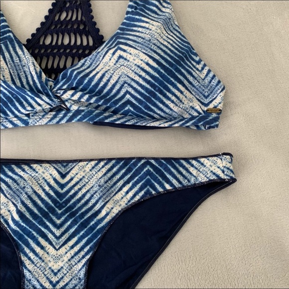 Rip Curl 2 piece bikini size Small - Picture 2 of 5